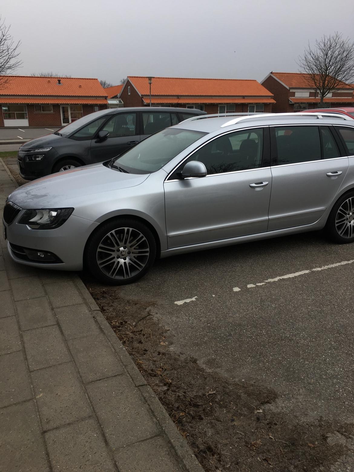 Skoda Superb Combi Elegance 3,6 FSI V6 DSG 4x4 billede 8