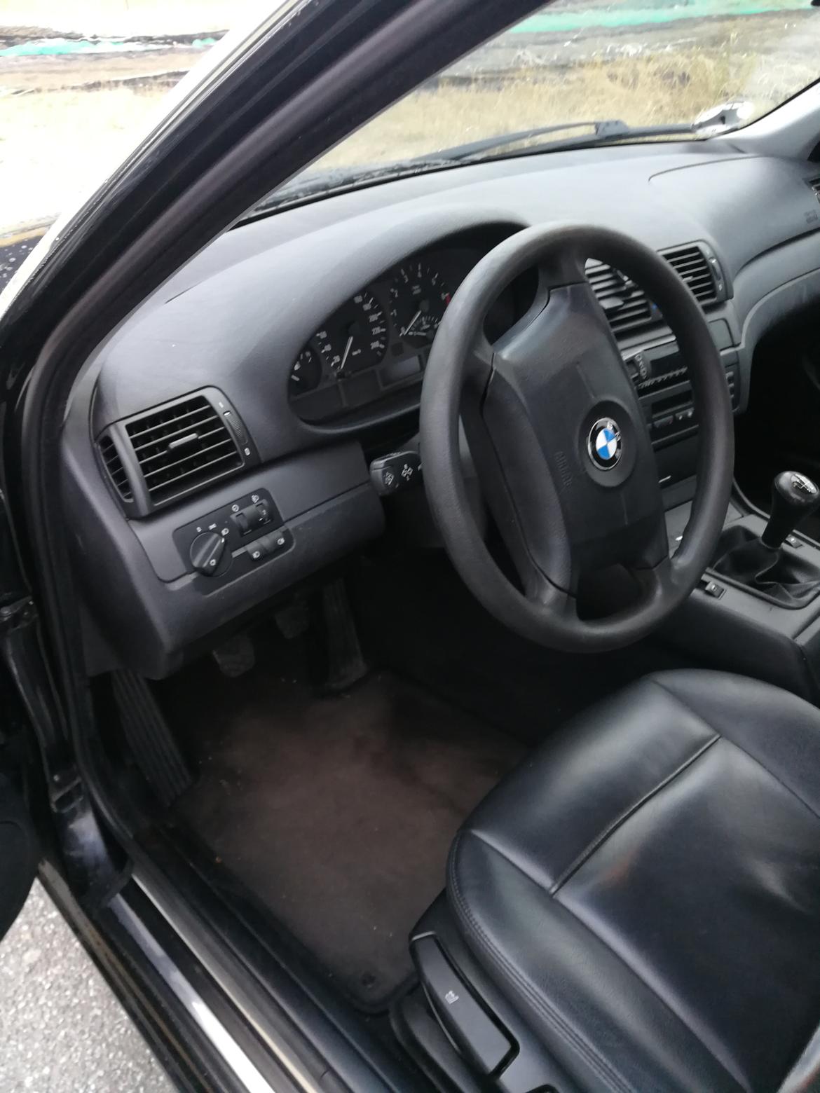 BMW 320i billede 2