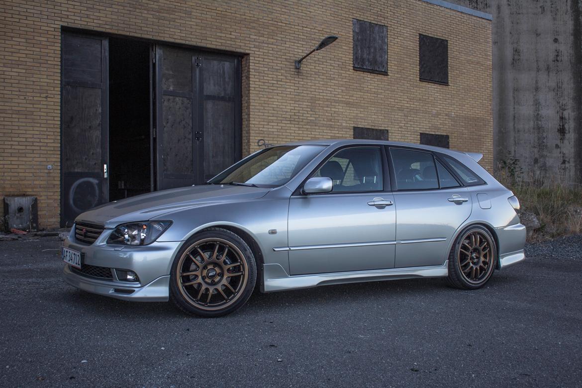 Lexus is300 sportcross