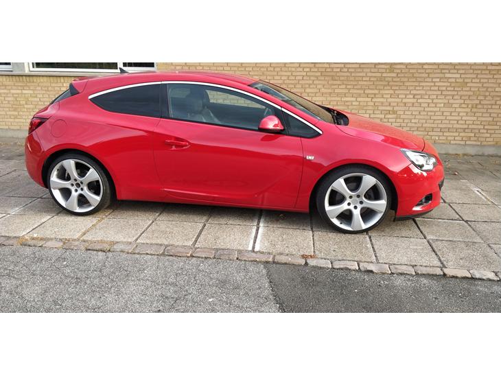 {{currentPhoto.altText}} billede {{currentPhoto.number}}