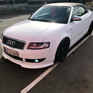 Audi A4 Cabriolet 2,4 V6 Med FEED LYD
