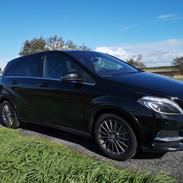Mercedes Benz b250e