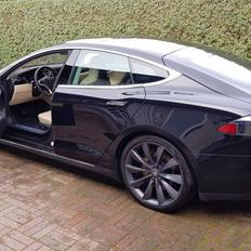 Tesla Model S 85D
