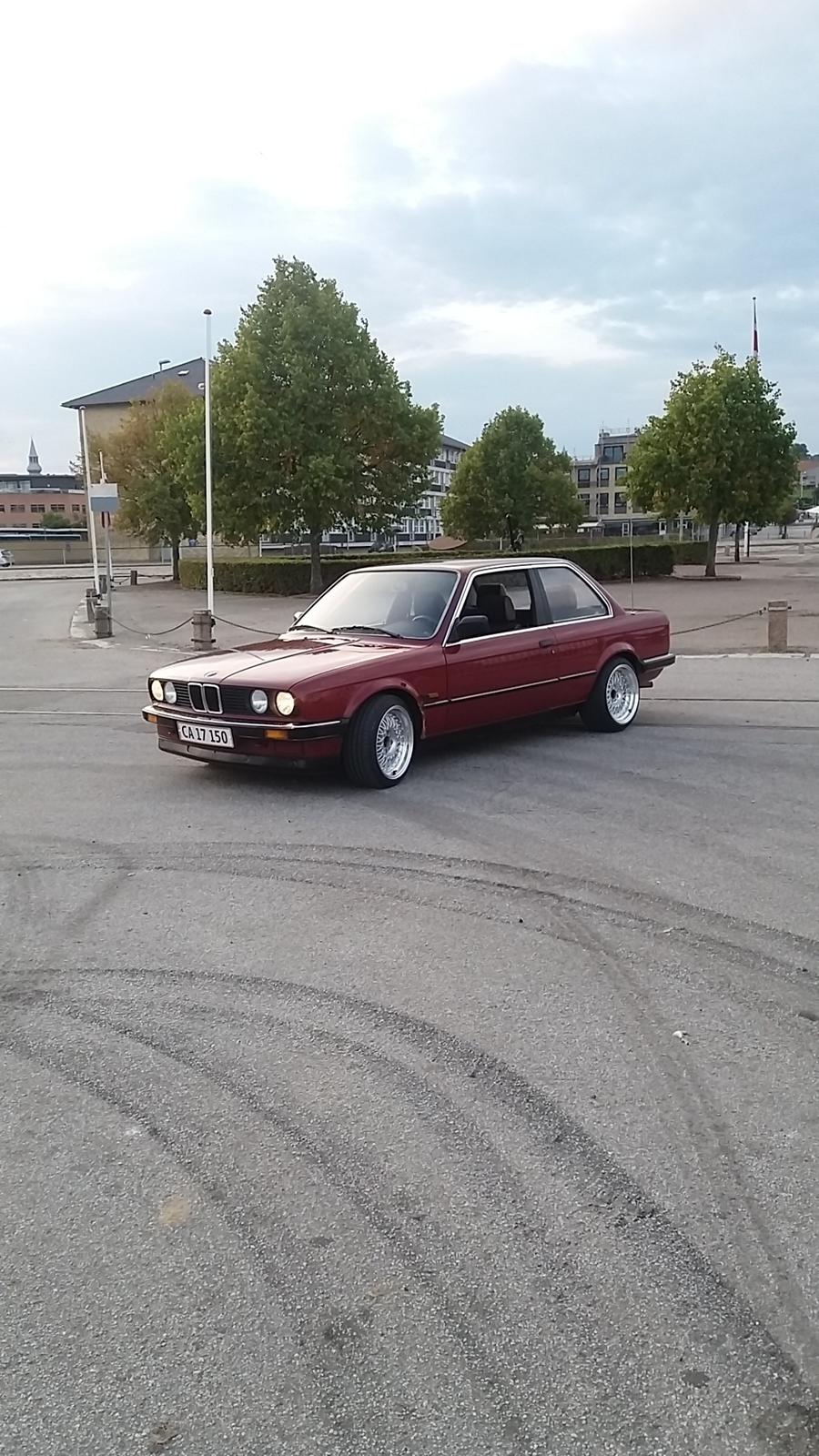 BMW E30 billede 1