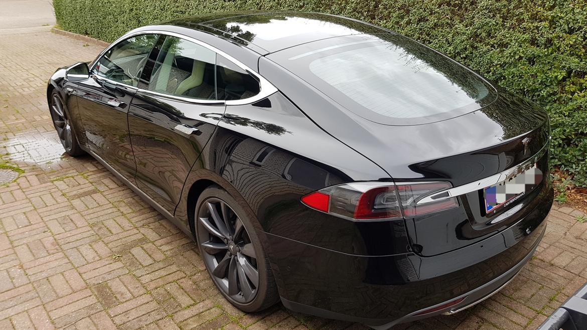 Tesla Model S 85D billede 2