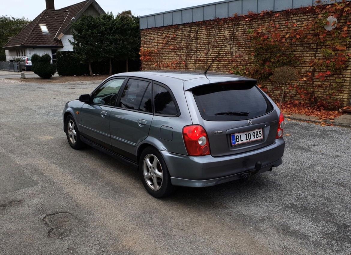 Mazda 323f Sporting 5 dørs billede 4