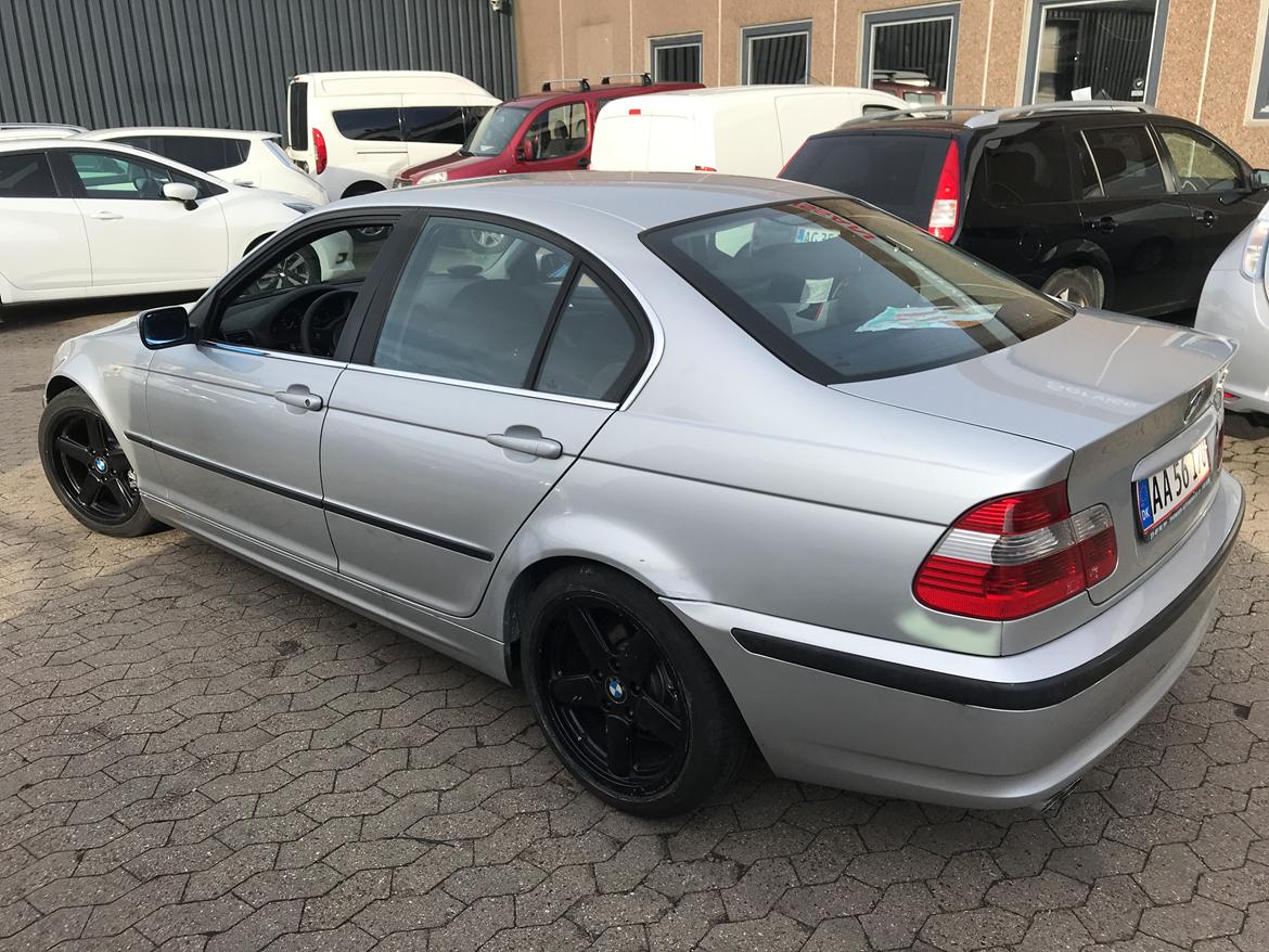 BMW 320 i række 6'er billede 3