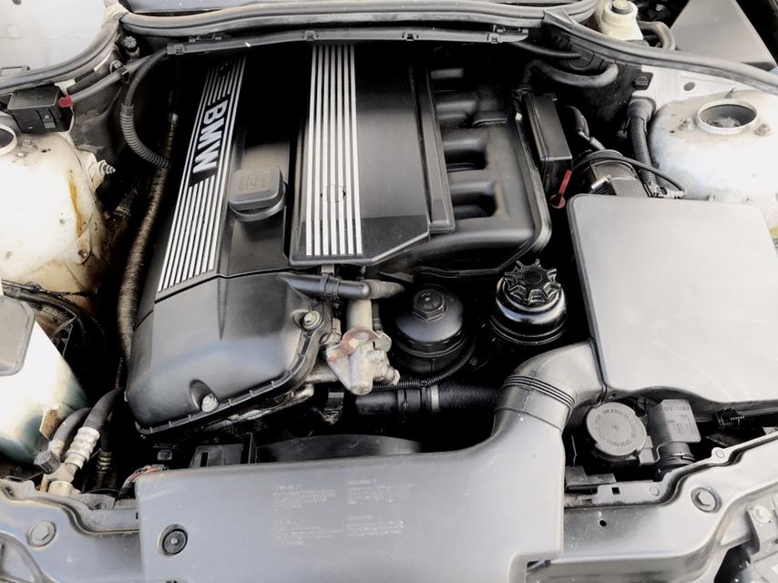 BMW 320 i række 6'er billede 13