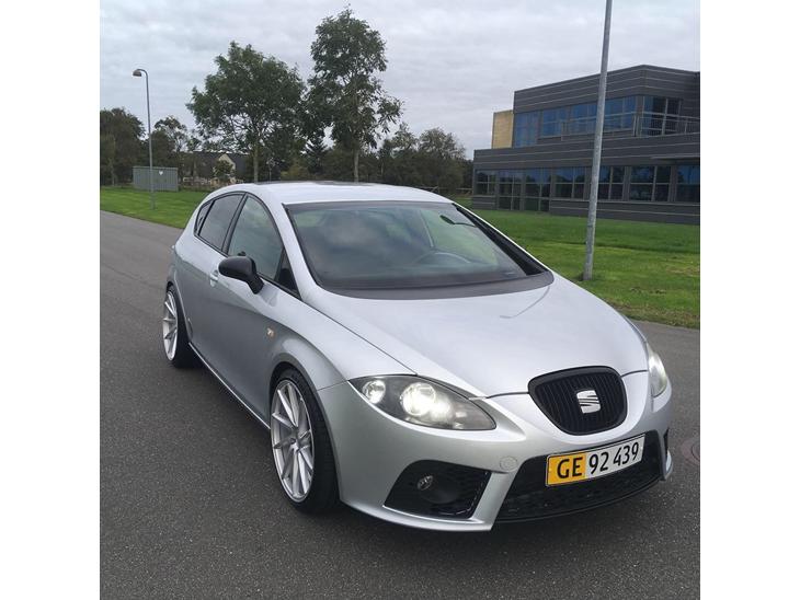 {{currentPhoto.altText}} billede {{currentPhoto.number}}