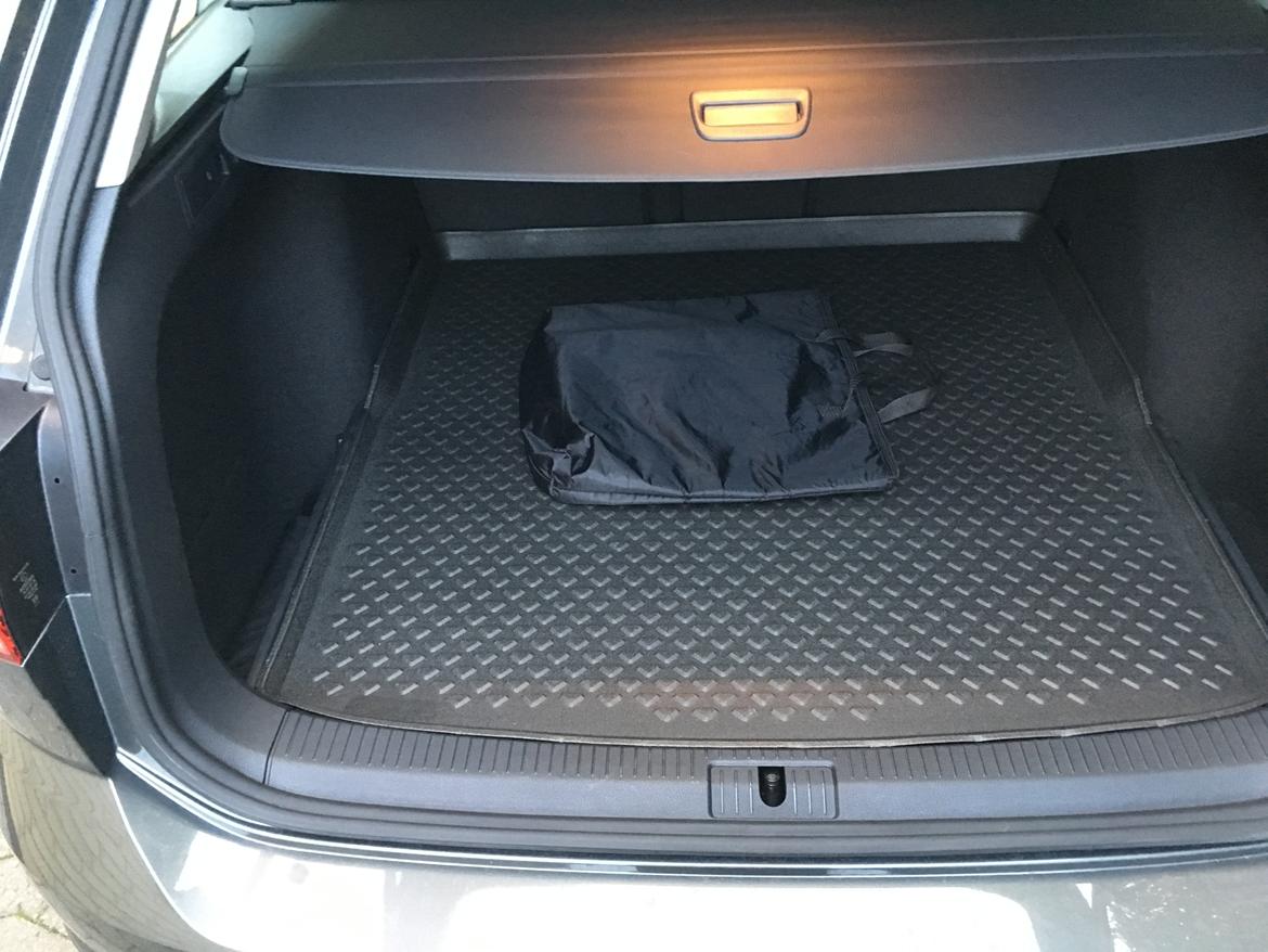 VW Golf variant SOLGT - Bagagerum + måtte. billede 10