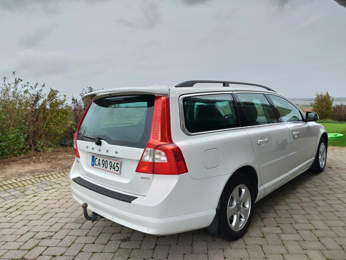 Volvo V70 2,4D Momentum Business billede 1