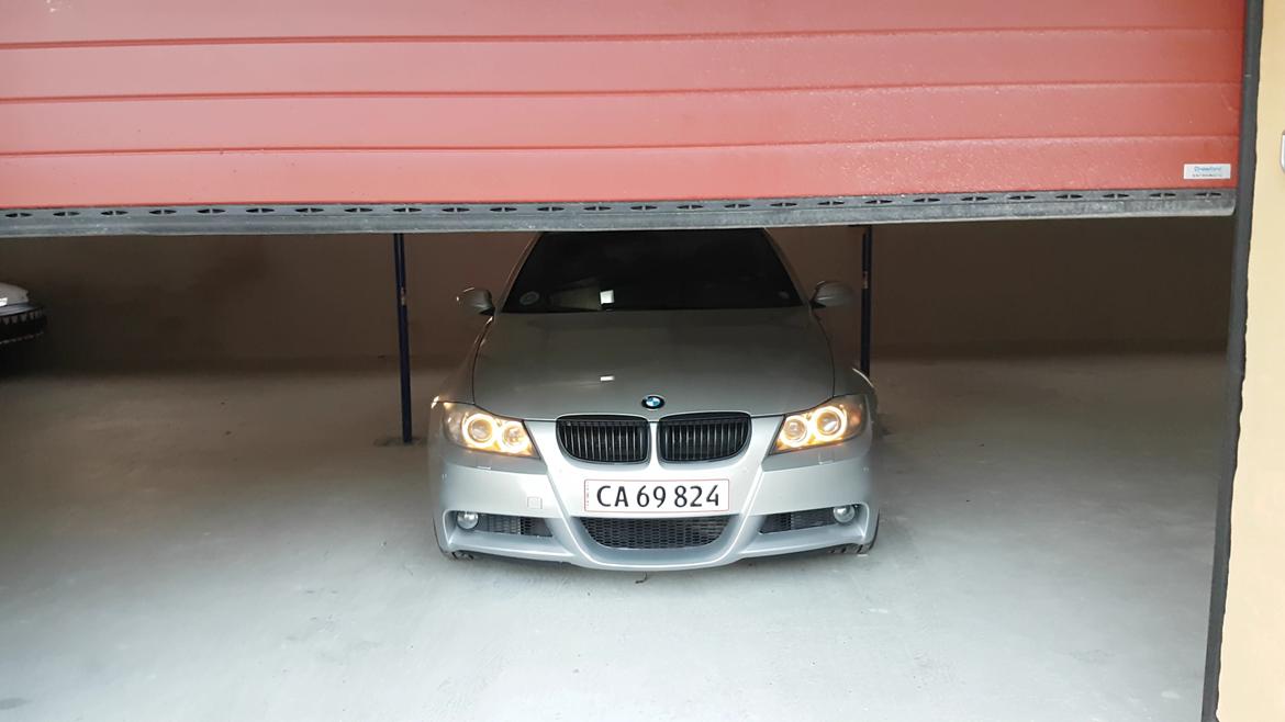 BMW 330d M-sport Steptr. billede 1