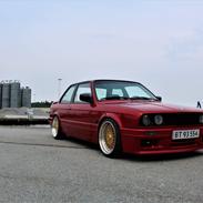 BMW E30