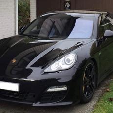 Porsche Panamera 4S