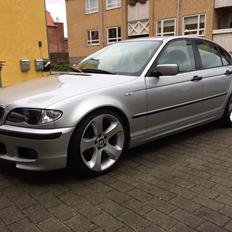 BMW 318i sedan. SOLGT.