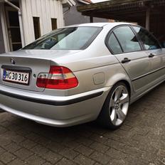 BMW 318i sedan. SOLGT.