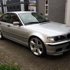 BMW 318i sedan. SOLGT.