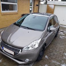 Peugeot 208 Allure Sky 1,2 VTI *SOLGT*
