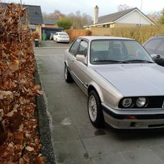 BMW E30 318iS