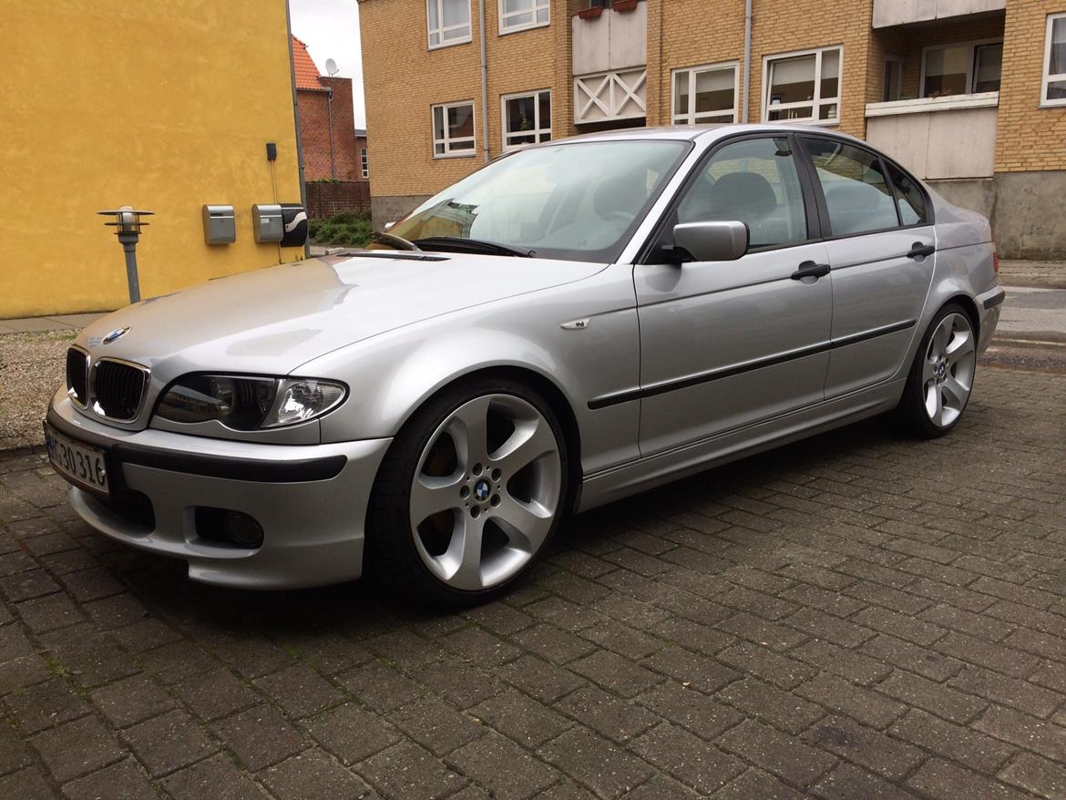 BMW 318i sedan. SOLGT. billede 1