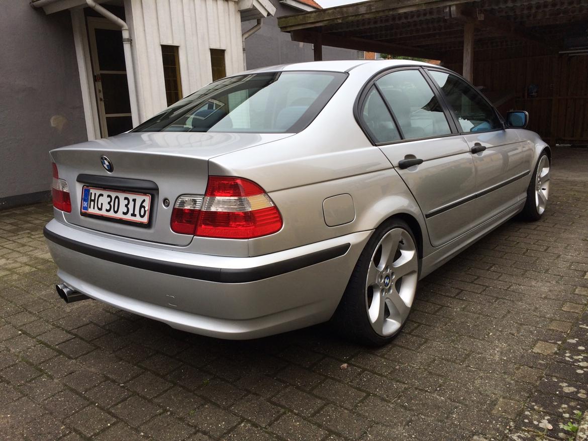 BMW 318i sedan. SOLGT. billede 3