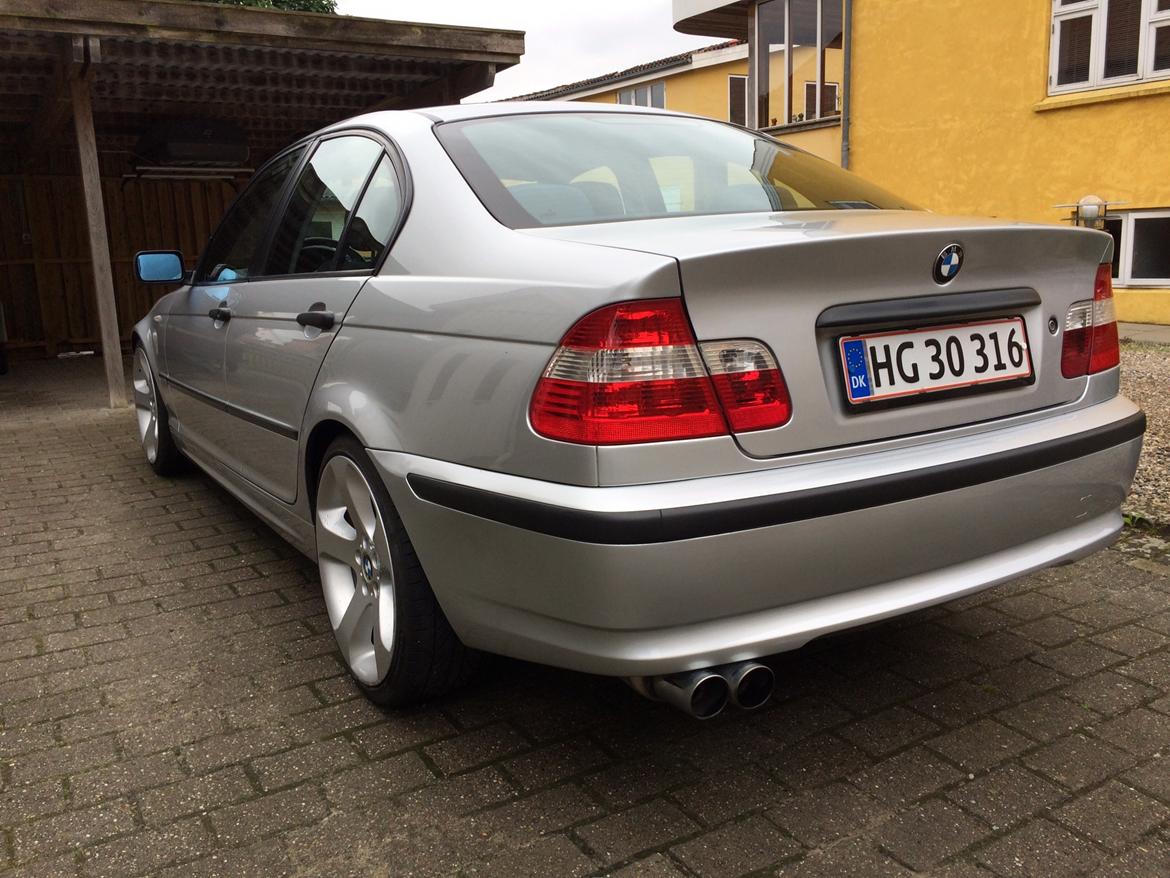 BMW 318i sedan. SOLGT. billede 4