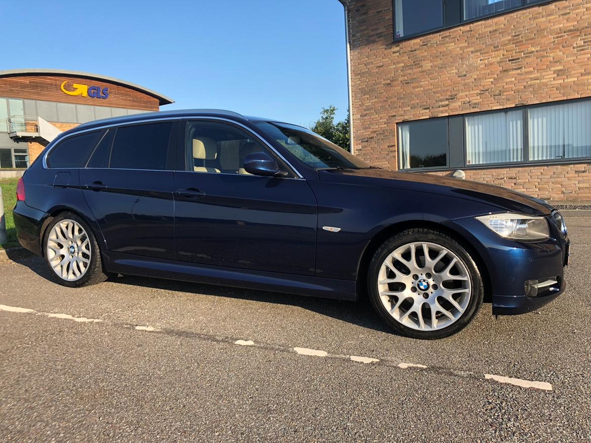 BMW 320d aut. Touring billede 2