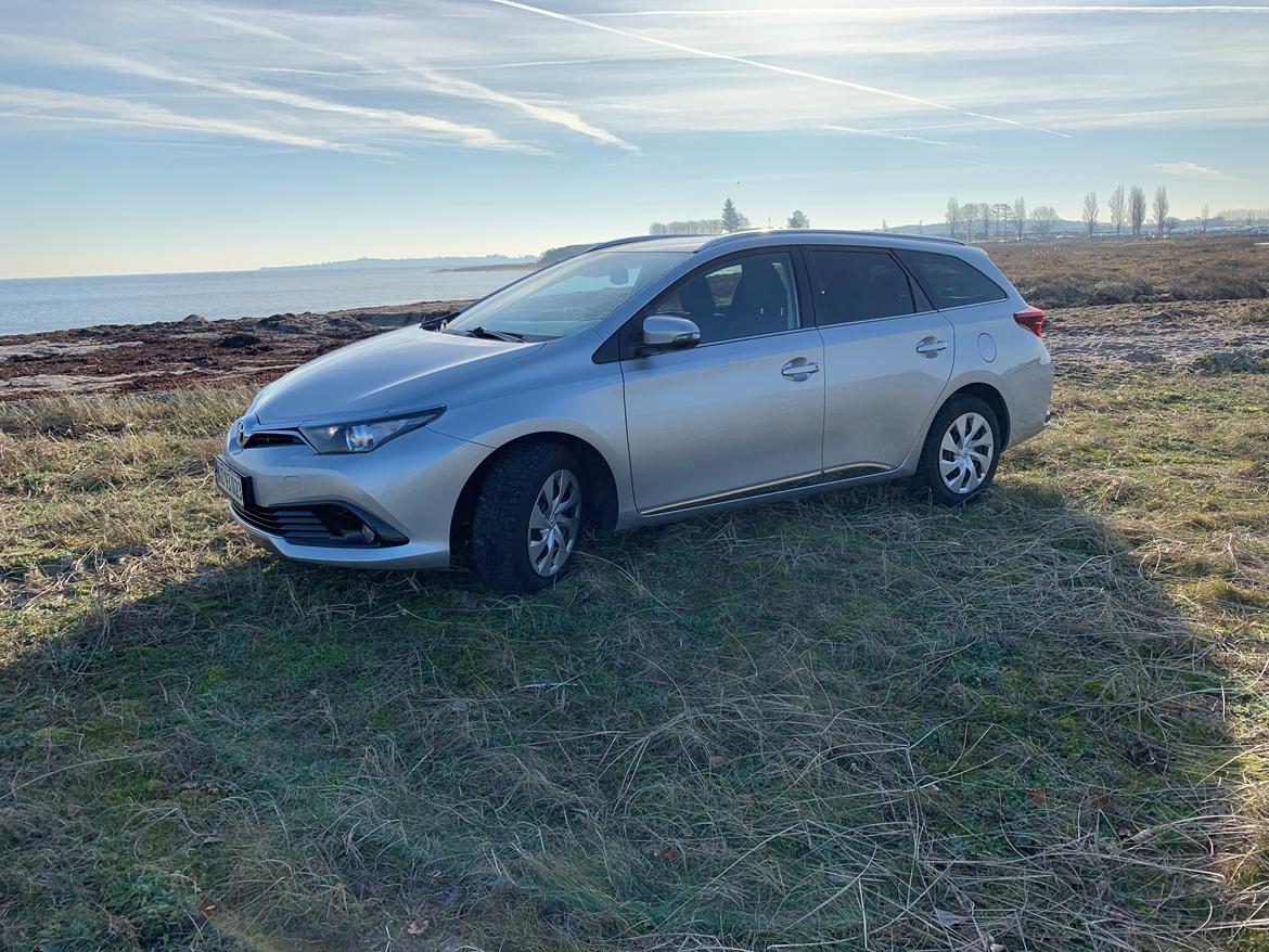 Toyota Auris   SOLGT billede 1