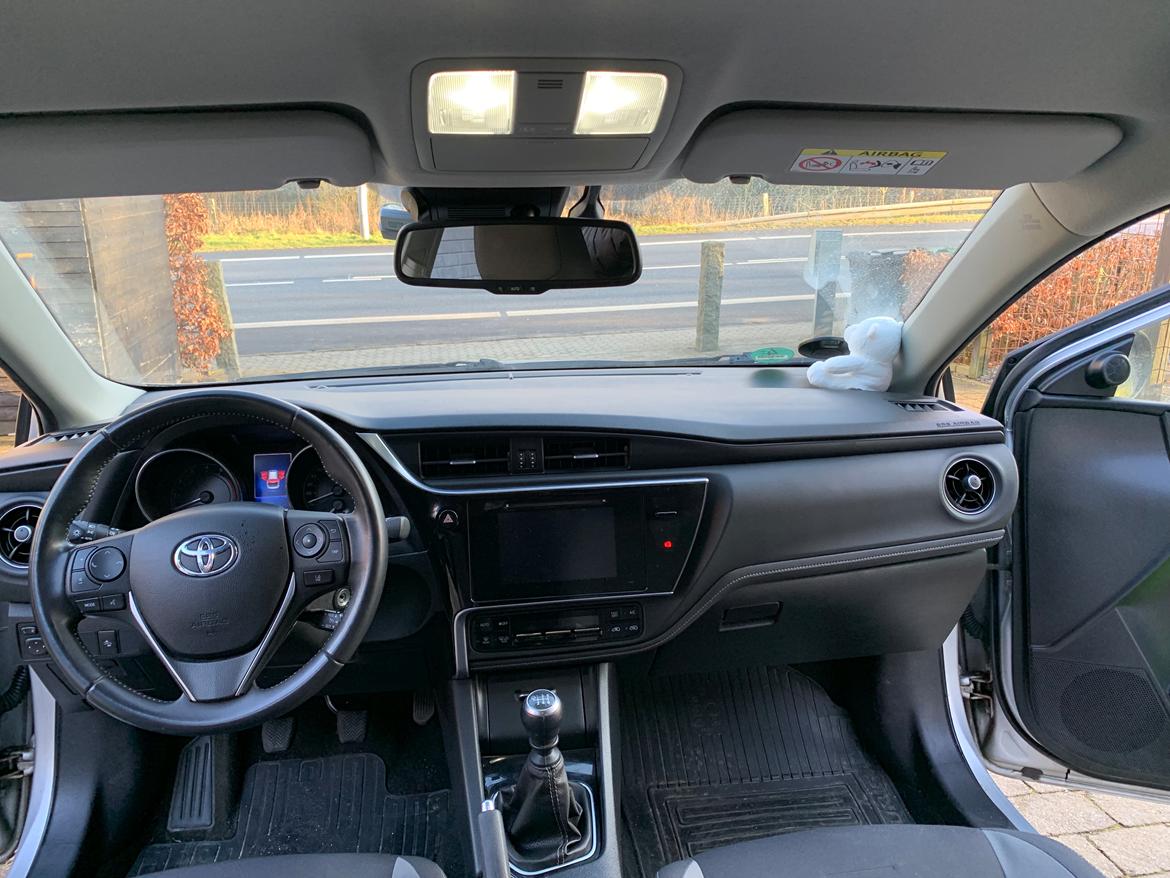 Toyota Auris   SOLGT billede 9