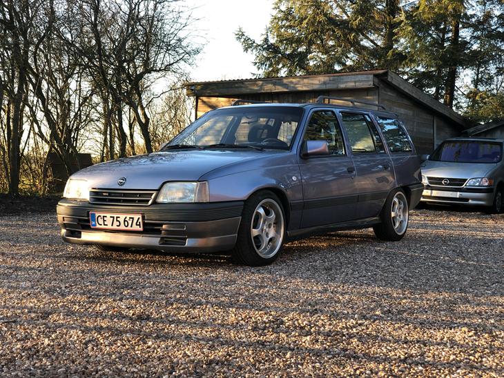 {{currentPhoto.altText}} billede {{currentPhoto.number}}