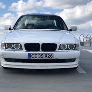 BMW E38 - 740i - V8