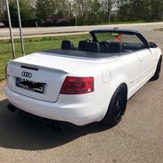 Audi A4 Cabriolet 2,4 V6 Med FEED LYD