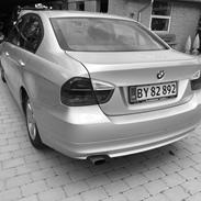 BMW E90 320i