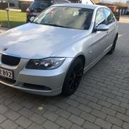 BMW E90 320i