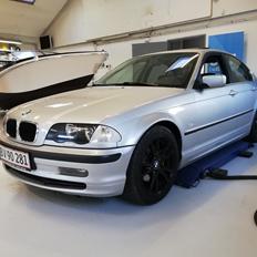 BMW 323i 2.5