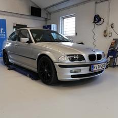 BMW 323i 2.5