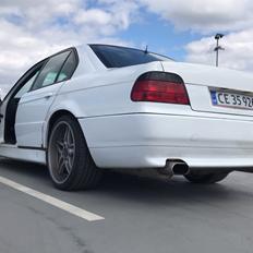 BMW E38 - 740i - V8