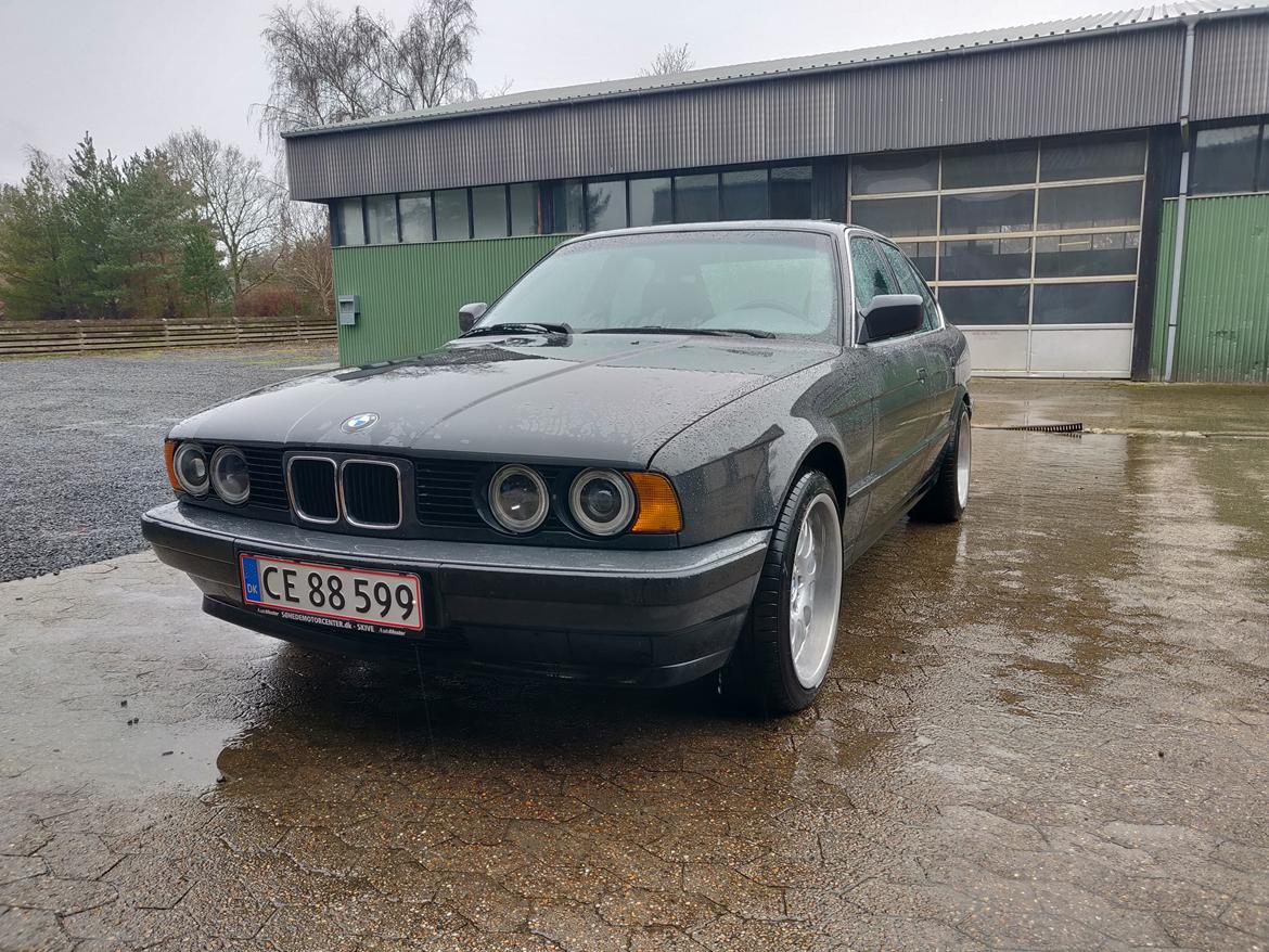 BMW E34 520i billede 1
