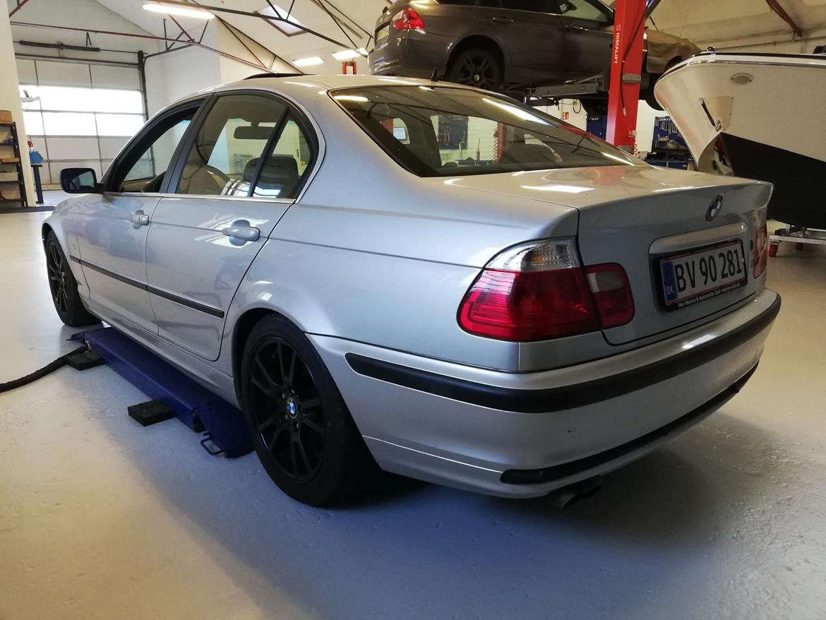 BMW 323i 2.5 billede 4