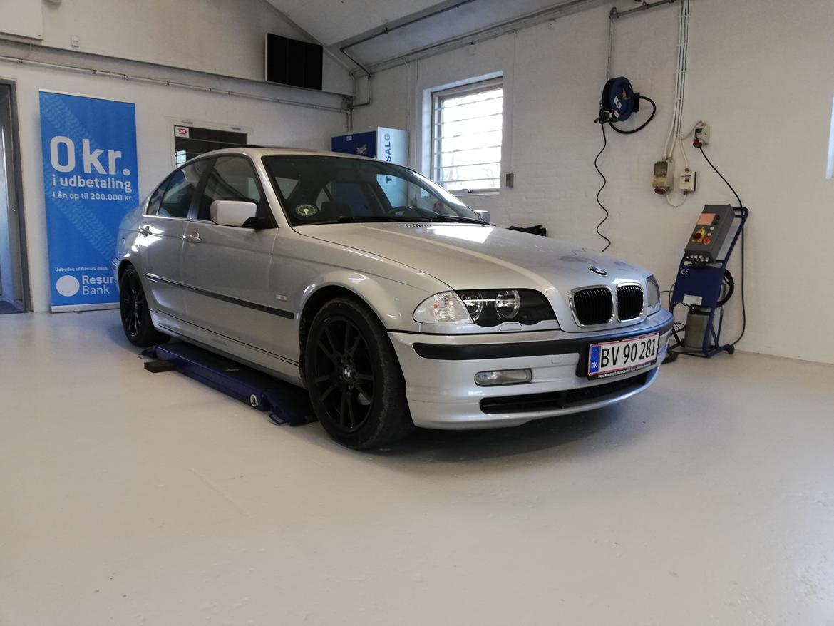 BMW 323i 2.5 billede 3