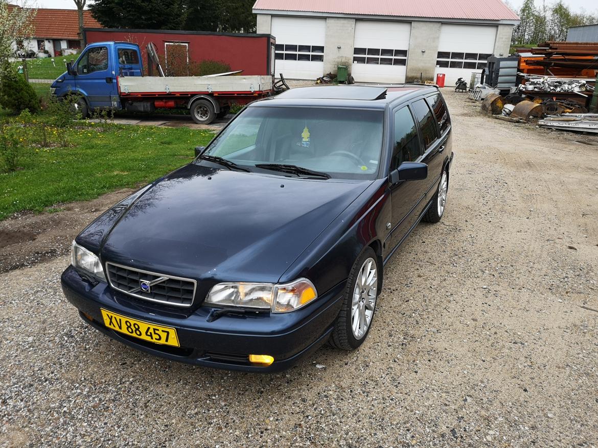 Volvo V70 T R-Design billede 1