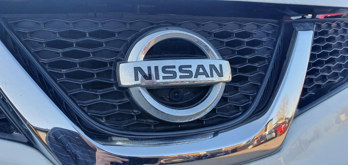 Nissan Qashqai 1.2 DIG-T Acenta - Eftermonteret kamera foran. billede 17