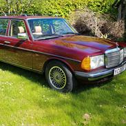 Mercedes Benz W123 230TE (Solgt)