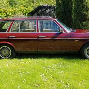 Mercedes Benz W123 230TE (Solgt)