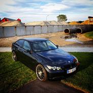 BMW E90 320D shadowline **SOLGT**