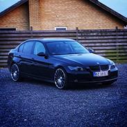 BMW E90 320D shadowline **SOLGT**