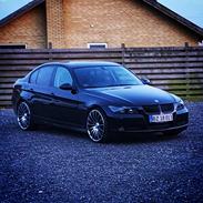 BMW E90 320D shadowline