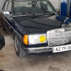 Mercedes Benz E250 w123