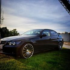 BMW E90 320D shadowline **SOLGT**