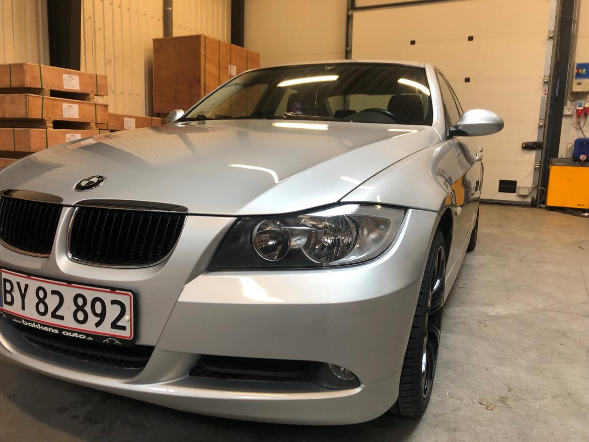 BMW E90 320i billede 7